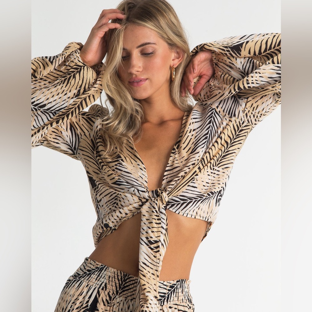 Billabong Tan and Black Patterned Top